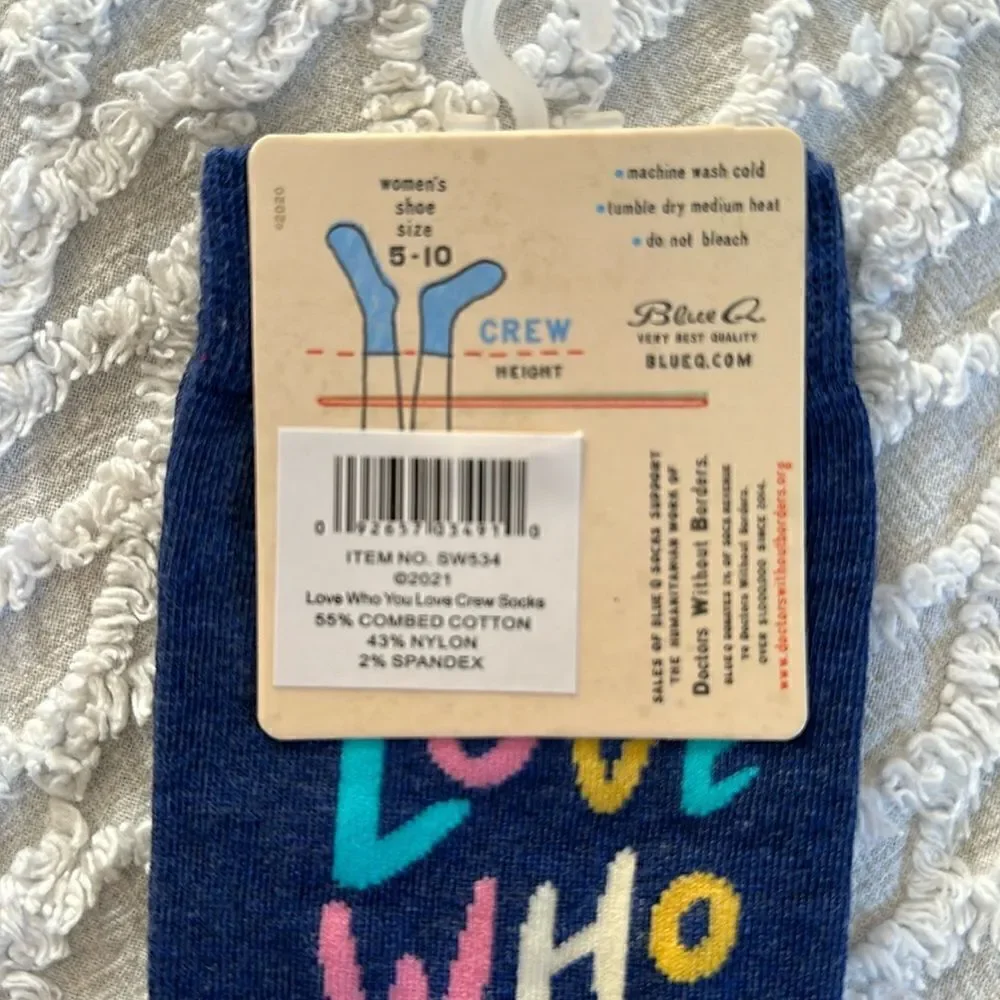 Blue Q Womens Cotton Crew Socks Love Who You Love